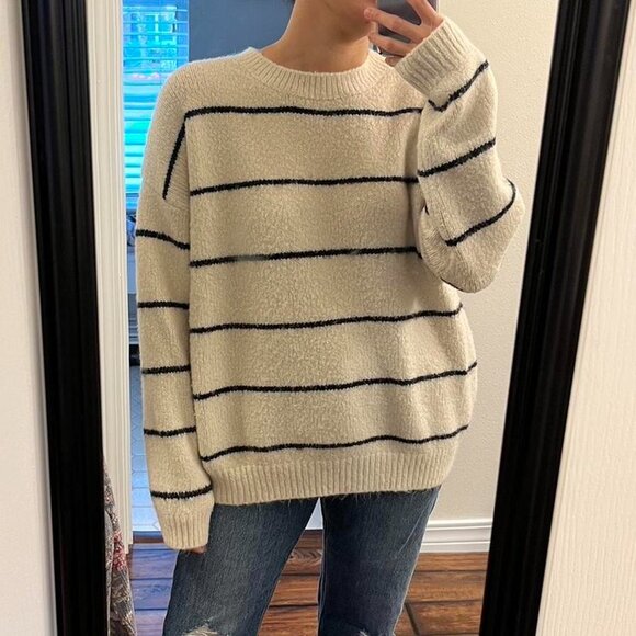 Lush Sweater - Picture 2 of 7
